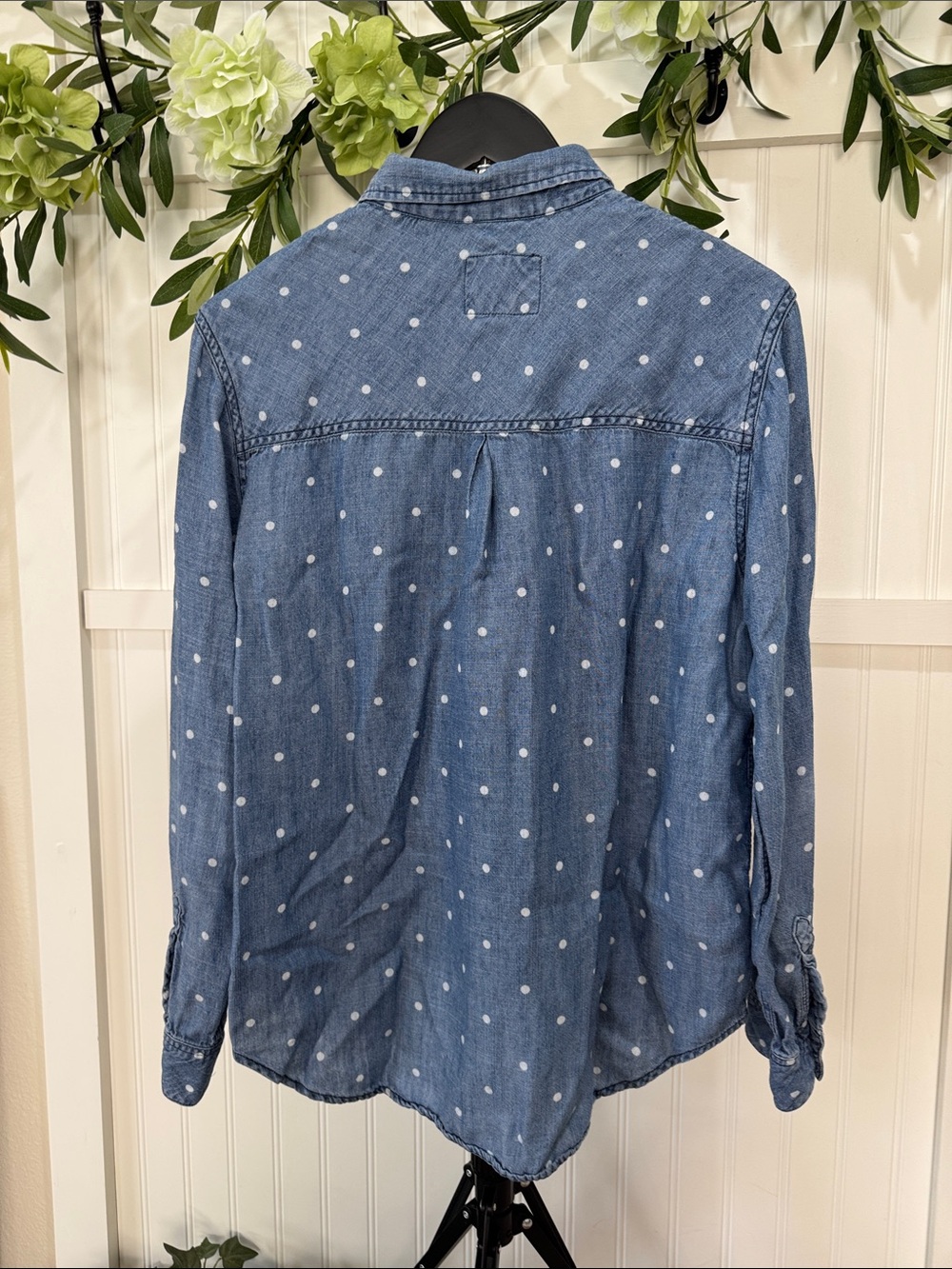 #122 RAILS Ingrid Denim Blue with White Polka Dot Button-Down Shirt size M - Picture 2 of 5